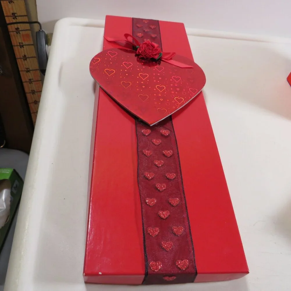 Collection of (8) valentine’s gift boxes (NEW)